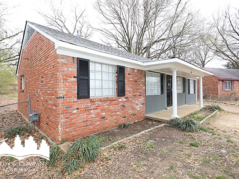 4227 Kenosha Rd — Photo 2