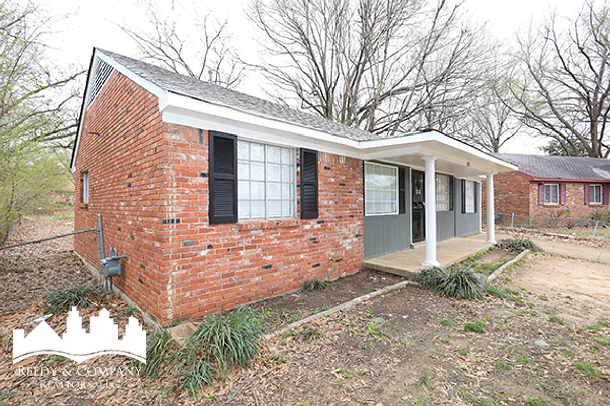 Building Photo - 4227 Kenosha Rd