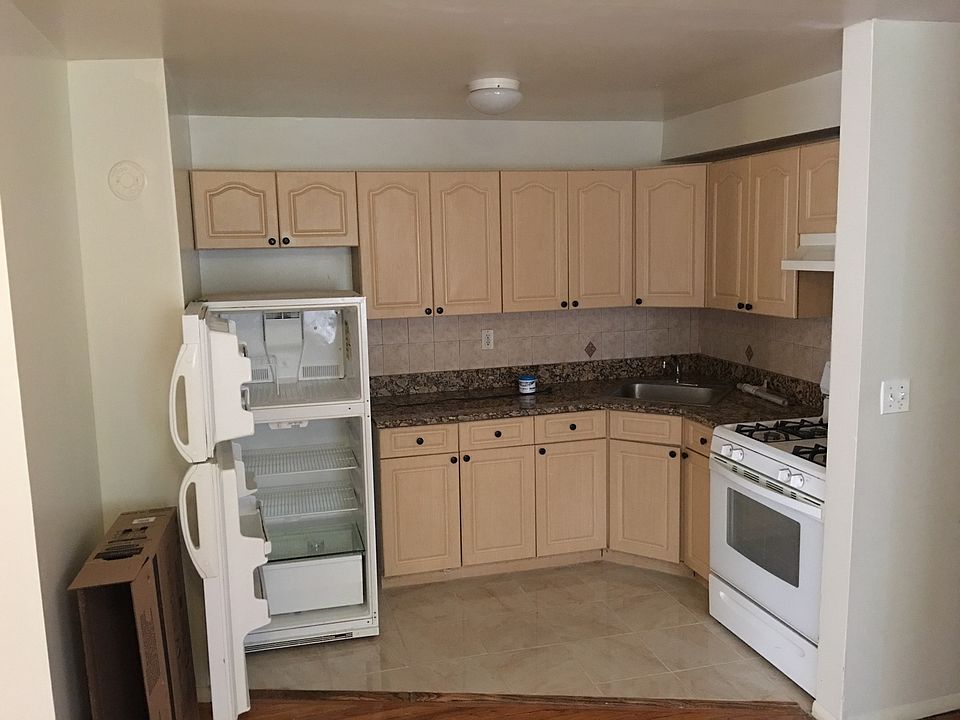 1st image of 1121 E 95th St