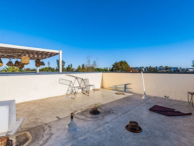 2478 Penmar Ave — Photo 40