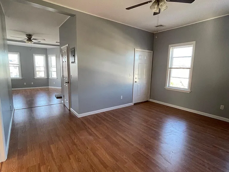 378 Montaup St #3 — Photo 5