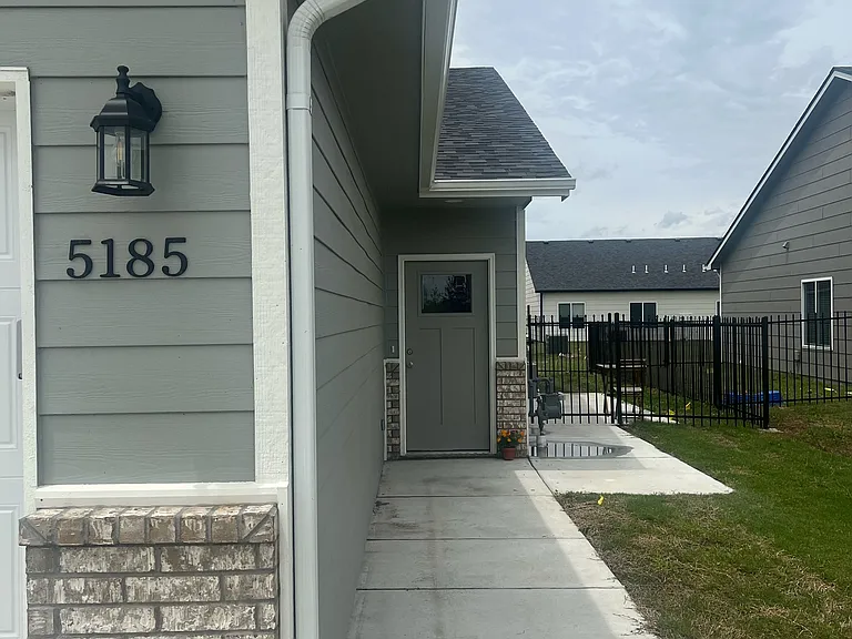 5183 N Cypress St #1 — Photo 16