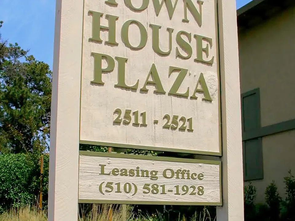 Town House Plaza