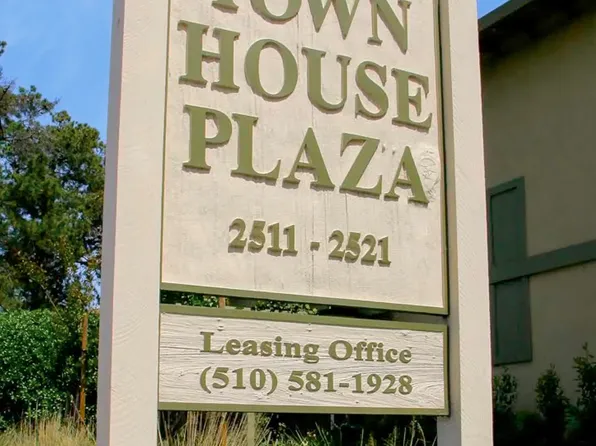 Town House Plaza, 2511 Grove Way #130, Castro Valley, CA 94546