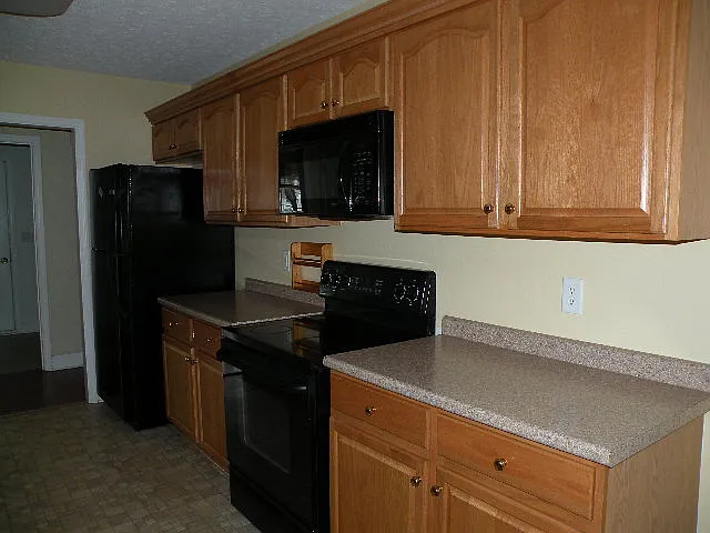Home in Tucker Creek — Photo 4