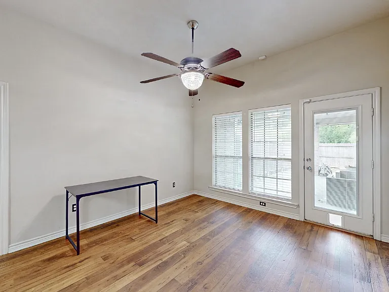 1120 Eagle Ave — Photo 10