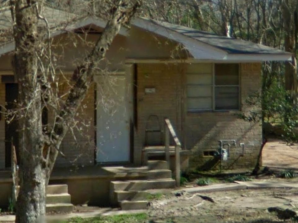 2nd image of 1134 1/2 Maple St