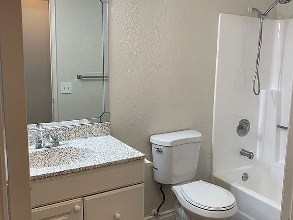 3rd image of 1065 E Washington Ave APT B