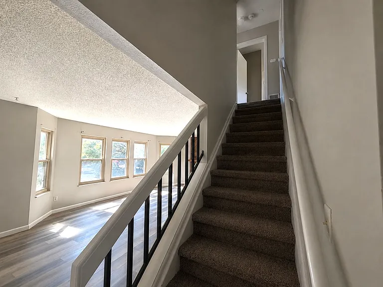 994 S Oakland Ct — Photo 11