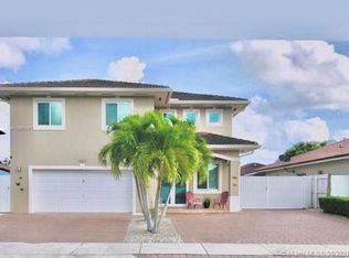 7862 NW 198th St, Hialeah, FL 33015