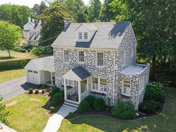 3rd image of 1120 Greenway Ct