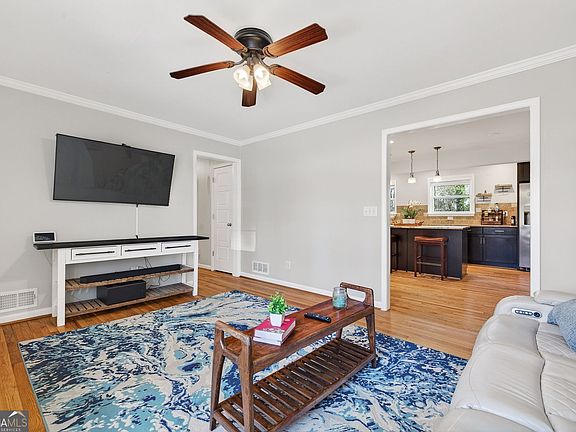 3rd image of 1547 Delia Dr