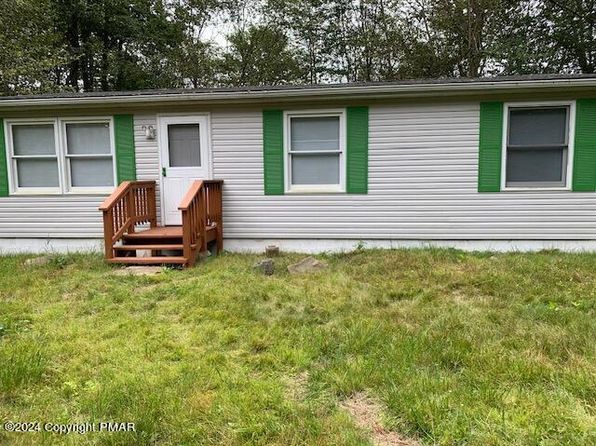 9894 Breezeway Ter, Tobyhanna, PA 18466