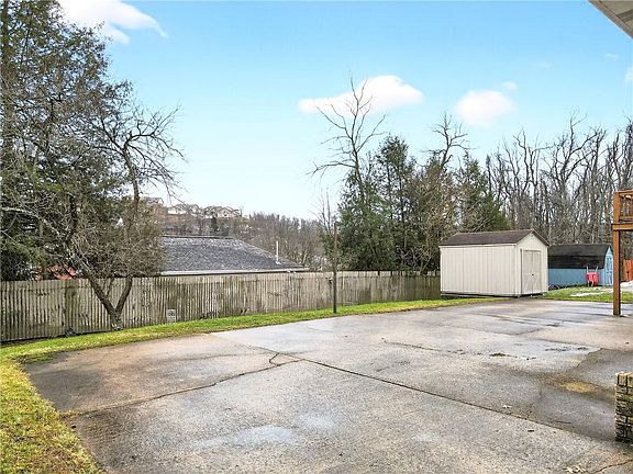4th image of 145 Stump Dr
