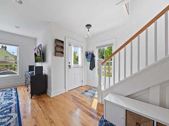 5th image of 1134 Harvey St