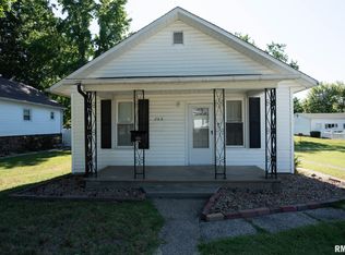 208 N 9th St, Herrin, IL 62948