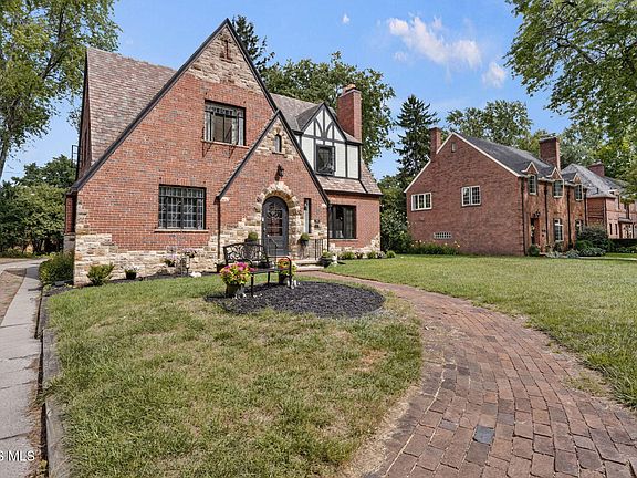 2nd image of 2718 Barrington Dr