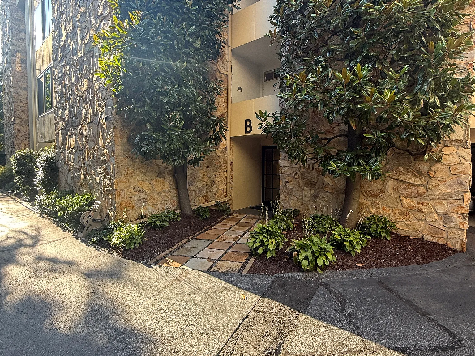3 bed, 1640 sqft, $3,250 — Photo 2