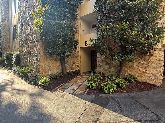 2nd image of 2632 Peachtree Rd NW APT B404