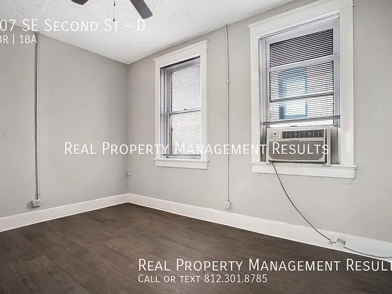 307 SE 2nd St #D — Photo 3