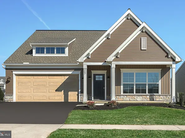 207 Grand Summit Dr, Annville, PA 17003