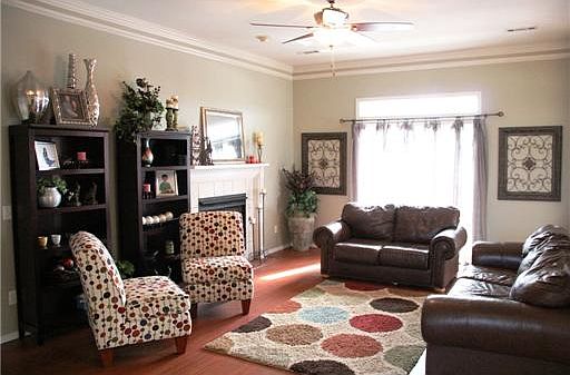 3rd image of 461 Iris Ave