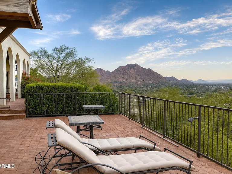 6900 N Highlands Dr — Photo 2