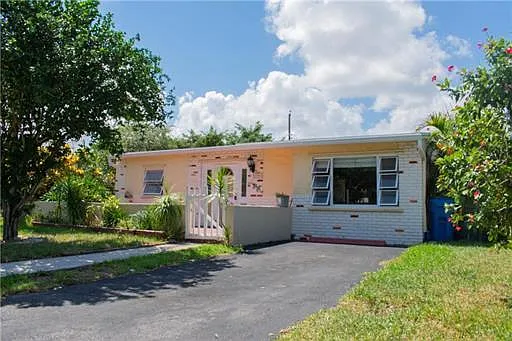 6101 NE 4th Ave — Photo 1