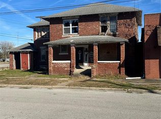 104 N Maple St, Christopher, IL 62822