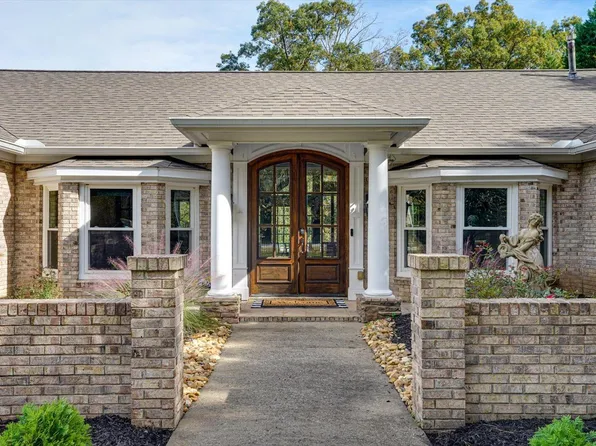5812 Lake Resort Dr, Hixson, TN 37343