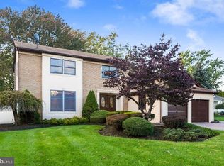 4 Spring Ct, Cherry Hill, NJ 08003