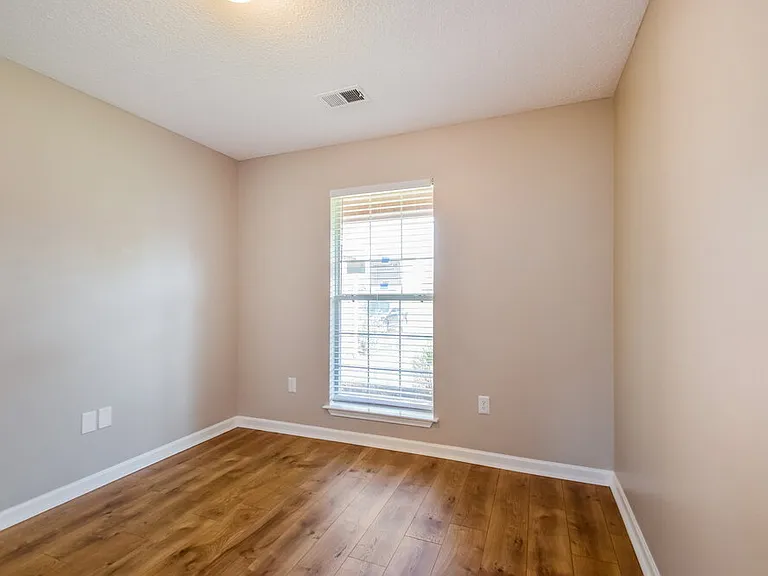 1720 Avery Cv — Photo 14