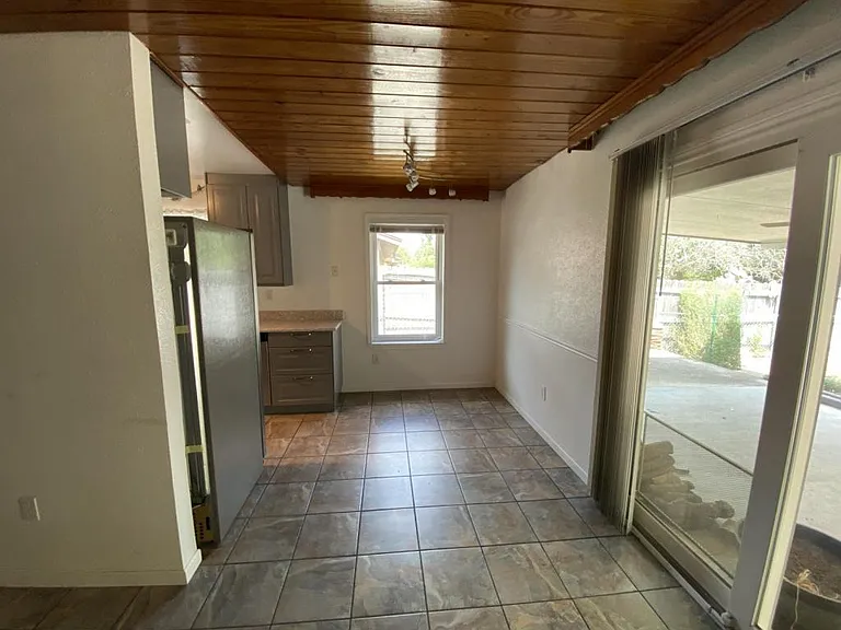 1122 Rhonda Lee St — Photo 28