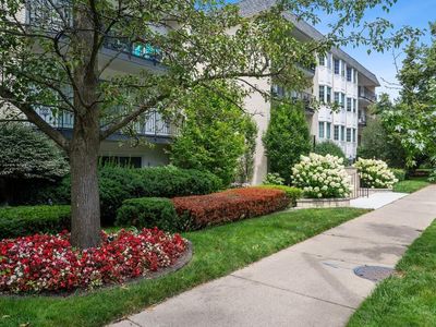 715 Ridge Rd APT 2D, Wilmette, IL, 60091