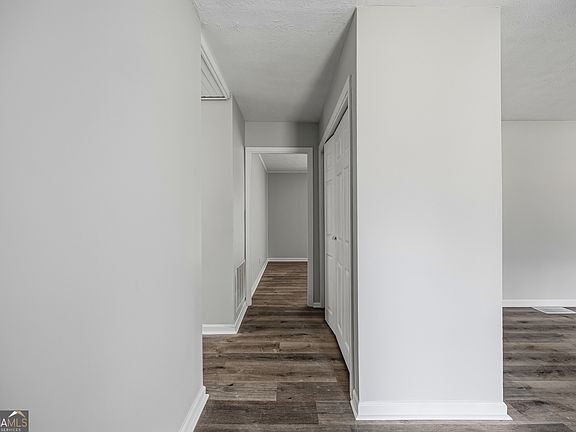 4th image of 2494 Fairway Cir SW