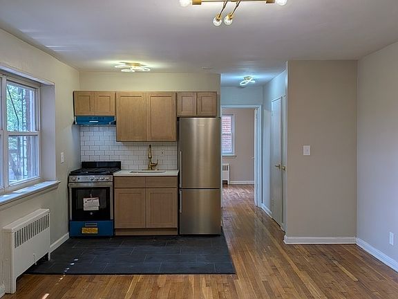 4th image of 1276 Clinton Ave #2E