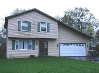 35 Birch Ct, Mundelein, IL 60060