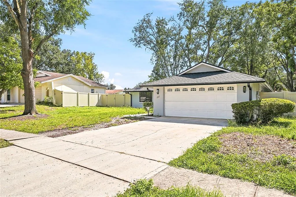 3 bed, 2.0 bath, 1432 sqft, $2,200 — Photo 2
