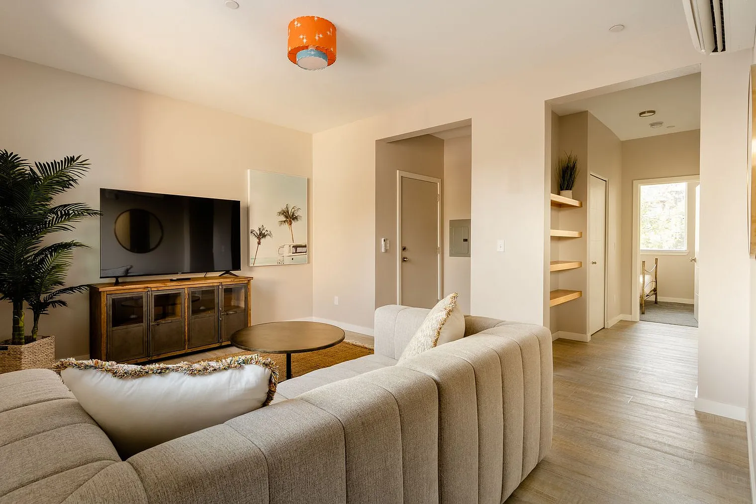 2 bed, 1.0 bath, 775 sqft, $3,611 — Photo 4