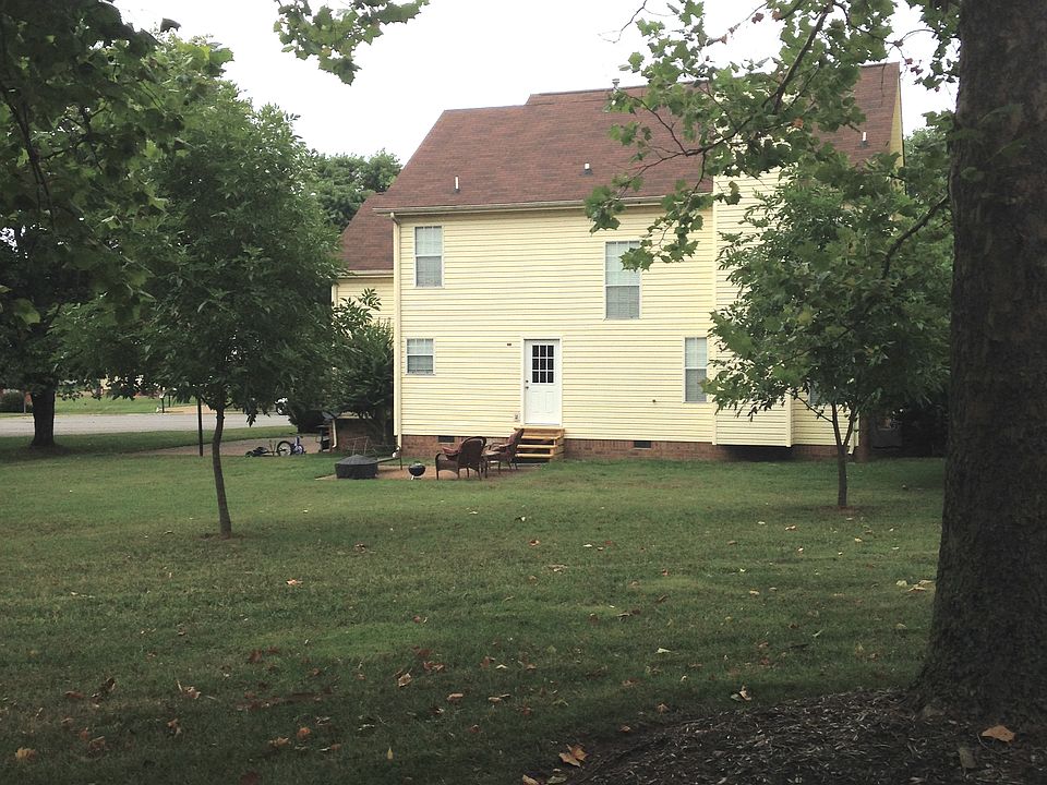 2nd image of 420 Hermitage Ct