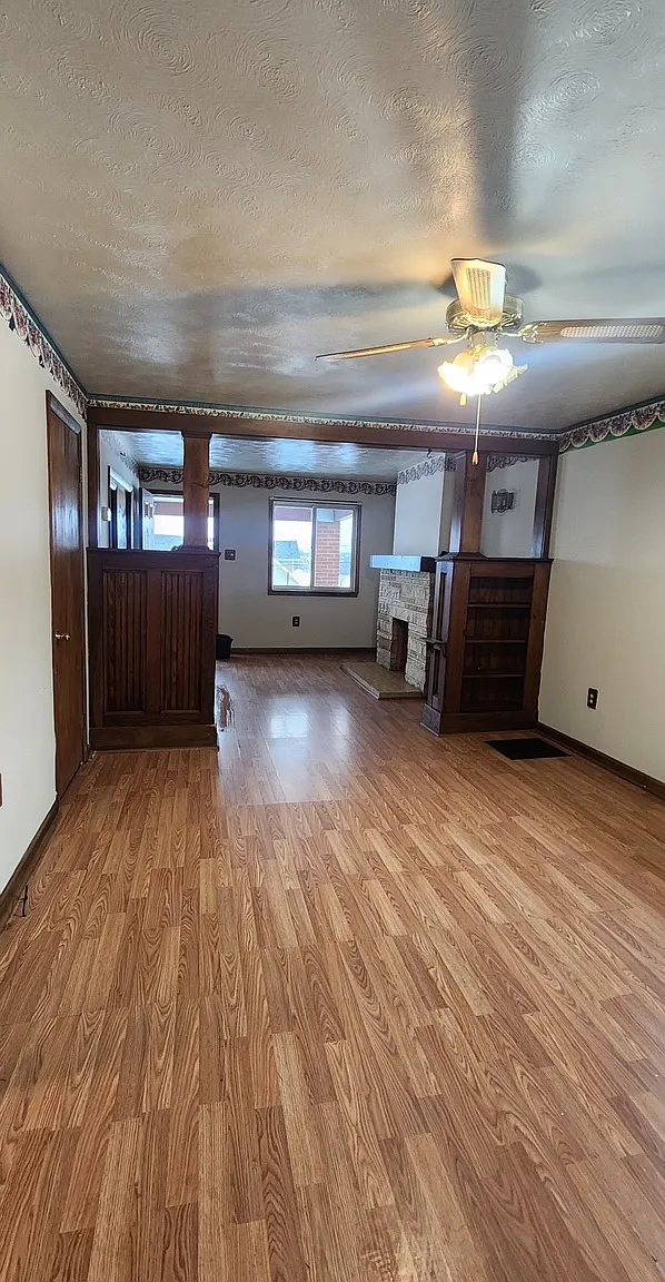 3 bed, 1100 sqft, $1,050 — Photo 2