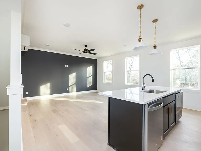 326 E Trinity Ln #C — Photo 12