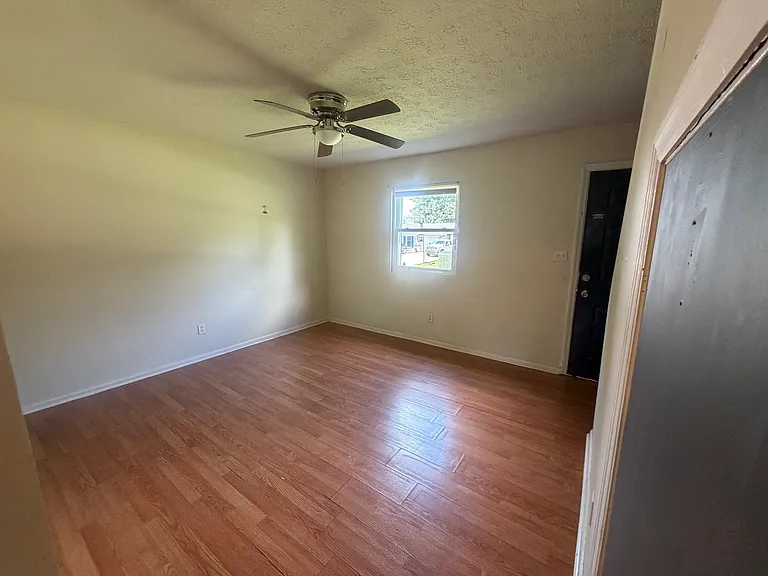 105 Sheila Ct #4 — Photo 3