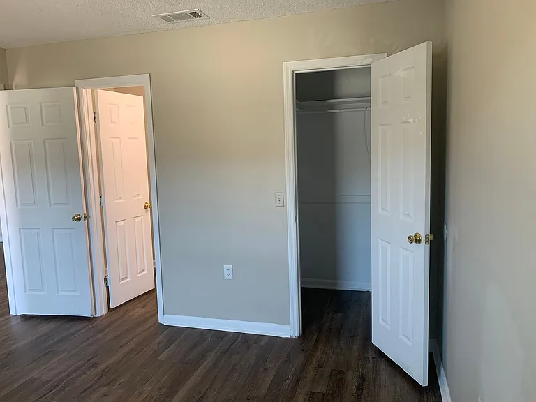 230 Lanier Dr — Photo 5