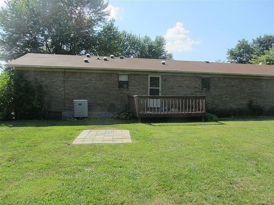 2nd image of 160 Lincoln Dr