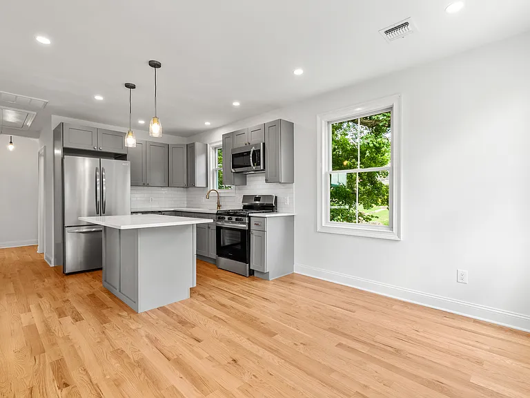 43 Franklin Ave #2 — Photo 6
