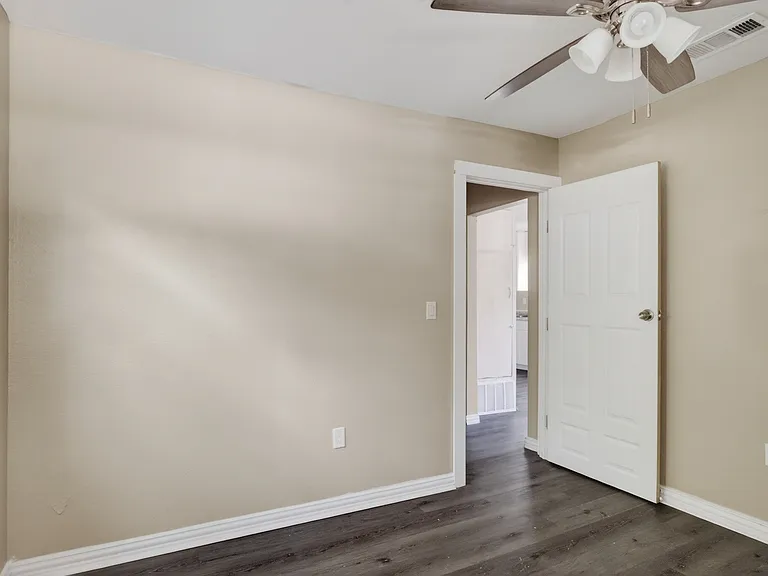 2520 N Hickory St — Photo 31