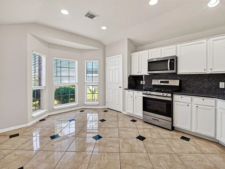 9918 Pierre Ct — Photo 8