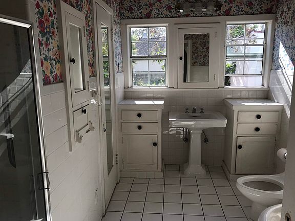 3rd image of 241 S Crescent Dr