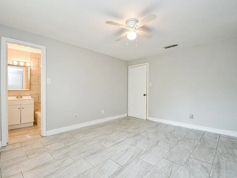 5811 Greencraig Dr — Photo 22